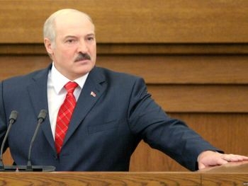 Лукашенко пообещал, что белорусские танки никогда не въедут в Украину фото