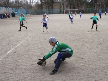 Городской этап Кожаного мяча продолжили футболисты 2000 года рождения фото