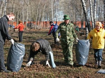 Запорожские милиционеры сделали город чище фото