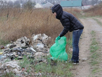 Коммунальщики вывезли 168  кубометров мусора, собранного в ходе общегородской толоки фото