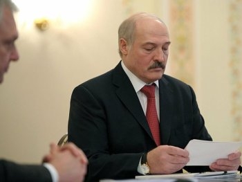 Лукашенко хочет, чтобы Украина жила спокойно фото