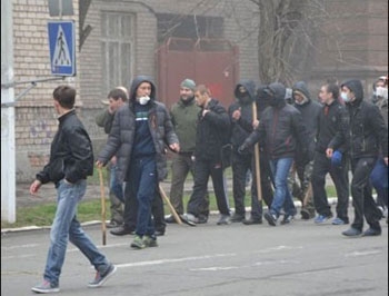 В Донецке молодчики устроили кровавое побоище на митинге за единство Украины. ФОТО, ВИДЕО фото