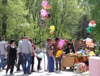 Мелитополь. Первомай открыл сезон в парке фото