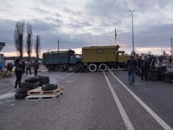 Вокруг Киева установили девять блокпостов фото