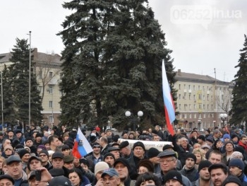 В Енакиево на митинг вышли шахтеры фото