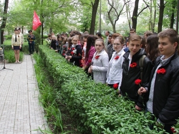 Ветеранов-железнодорожников и воинов-освободителей почтили митингом фото