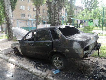 Мелитополь. Во дворе многоэтажки сгорел автомобиль фото