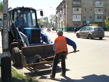 Дожди снесли со спусков 10 машин грунта фото