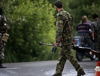 В Рубежном боевики обстреляли блокпосты АТО и жилые районы фото