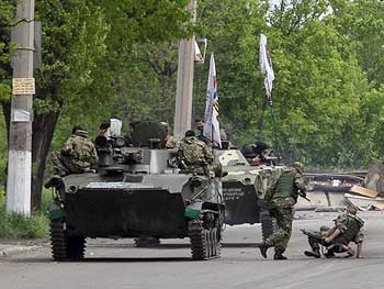 Террористы продолжают обстреливать Славянск из артустановки фото