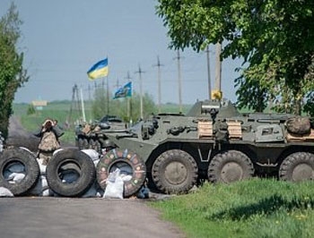 При обстреле под Славянском погиб милиционер, двое тяжело ранены фото