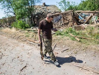 Боевики на трех автомобилях напали на воинскую часть в Артемовске фото