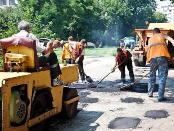 В Запорожье ремонтируют дороги фото