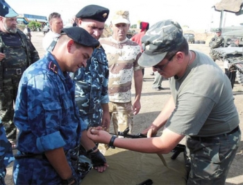 Запорожские казаки провели совместные с военными учения на границе в Херсонской области фото