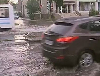 Бердянск затопило: в городе выпала почти месячная норма осадков фото