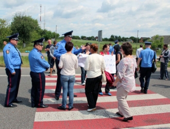 Жители Мелитопольщины завтра перекроют трассу, требуя увольнения руководителя ОПХ «Возрождение» фото