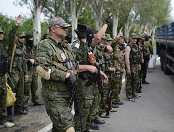 Боевики в Донецке перегруппируются и строят блокпосты - СМИ фото