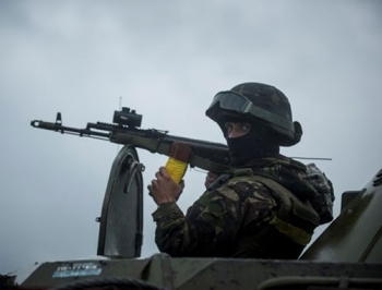 Луганск под обстрелом: в городе отключают свет, бьют по заводам и домам фото