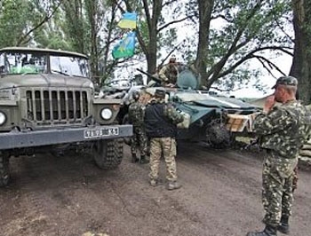 Силы АТО уничтожили два танка боевиков под Карловкой фото