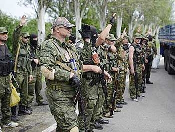 На Луганщине местная власть требует от боевиков покинуть город фото