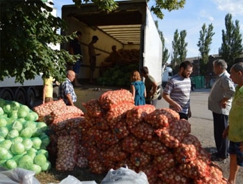 Из Запорожья в Славянск отправили 28 тонн гуманитарной помощи фото