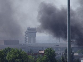 В Донецке пассажиров ссаживают с поезда фото