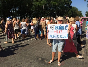 Трасса Одесса-Новоазовск парализована: сельчане митингуют против мобилизации фото