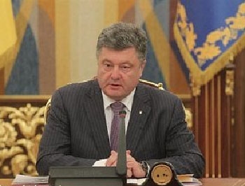 Порошенко подписал закон о биометрических загранпаспортах фото