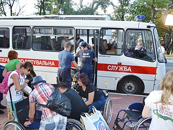 Вынужденных переселенцев в Приазовском районе селят на базах отдыха и в пустующих домах фото