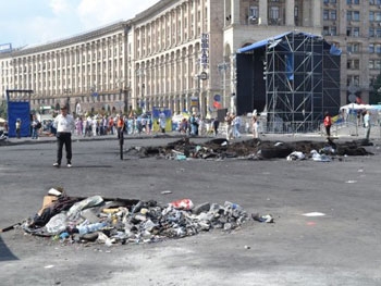 На Майдане вновь произошла драка и напали на журналистов фото