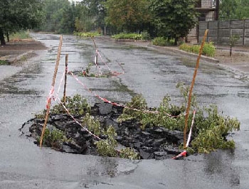 Водоканал устраняет аварию на ул. К. Либкнехта фото