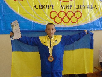 14-летний гиревик Егор Ткачук привез золото с мирового чемпионата фото