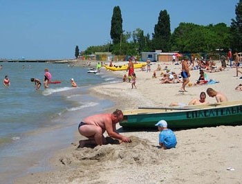 Курортный сезон на Азовском море принес более 3 млн. грн. доходов фото