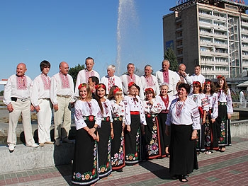 Артисты ансамбля Джерела дали концерт со слезами на глазах фото