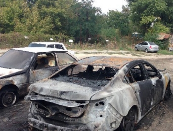 На мелитопольской автостоянке случился пожар. Сгорела Мазда, пострадали еще два авто фото