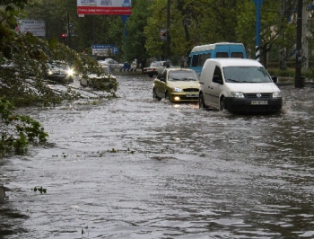 Три месячные нормы вылились на Мелитополь в течение полутора суток фото