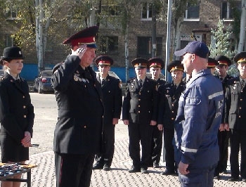 Запорожские спасатели получили новые звания и погоны фото