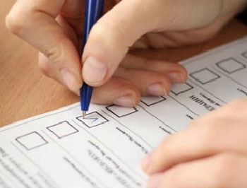 В Запорожье уже укомплектованы 317 избирательных участков фото