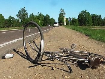 В Энергодаре водитель грузовика наехал на велосипедиста фото