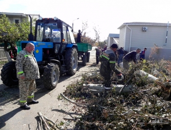 Бердянский депутат ликвидирует последствий стихии ради помощь или ради политического пиара? фото