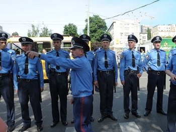 На Донбассе массово увольняют милиционеров фото