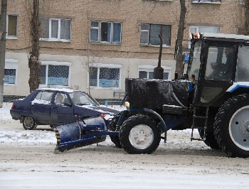 Городские коммунальные службы с сегодняшнего дня содержат дороги по-зимнему фото