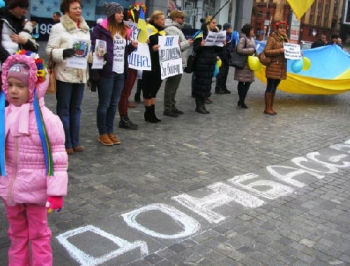 Переселенцы в Запорожской области вышли на митинг фото