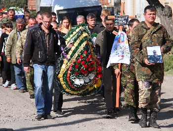 Семье погибшего воина мелитопольцы собрали немного фото