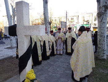 Священники Мелитополя отслужили панихиду по жертвам голодомора и политических репрессий фото