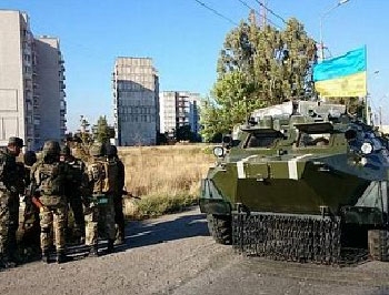 В зоне АТО за сутки 47 обстрелов, под удар попали мирные жители фото