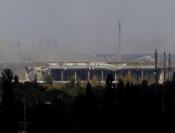 В донецком аэропорту третьи сутки продолжаются бои фото