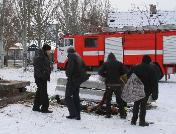 Труп погибшего парня, найденный на проспекте, уже на экспертизе фото