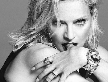 Мадонна стала лицом Versace фото