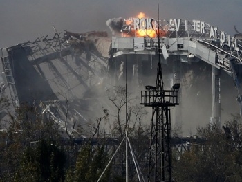 Боевиков снова не пустили в донецкий аэропорт фото